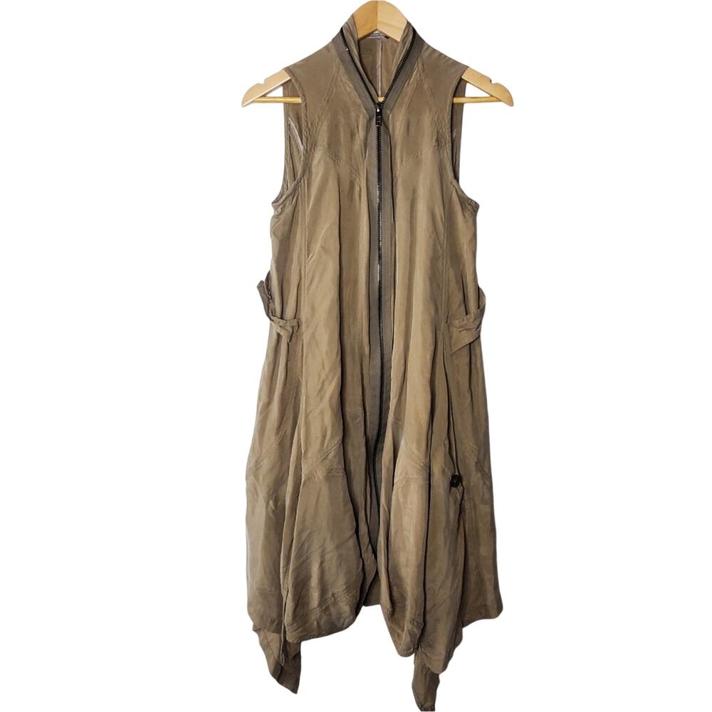 Samuel Dong sleeveless tan zippered collar coat / Dress Size Medium